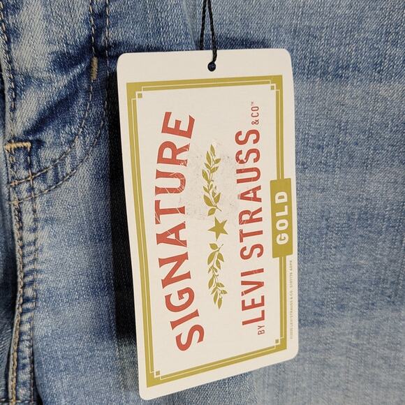 Levi's Strauss Signature Gold Hi Rise 3" Jean Shorts Women Size 6 NWT - Picture 3 of 12